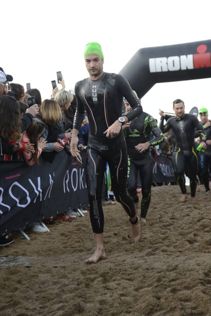 Etienne à la sortie de la natation au 70.3 de Barcelone
